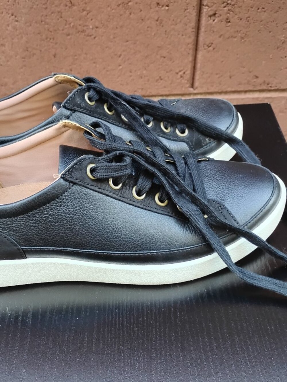 Vionic Winny Women's Black Leather Sneaker Size 7.5 - Picture 3 of 6